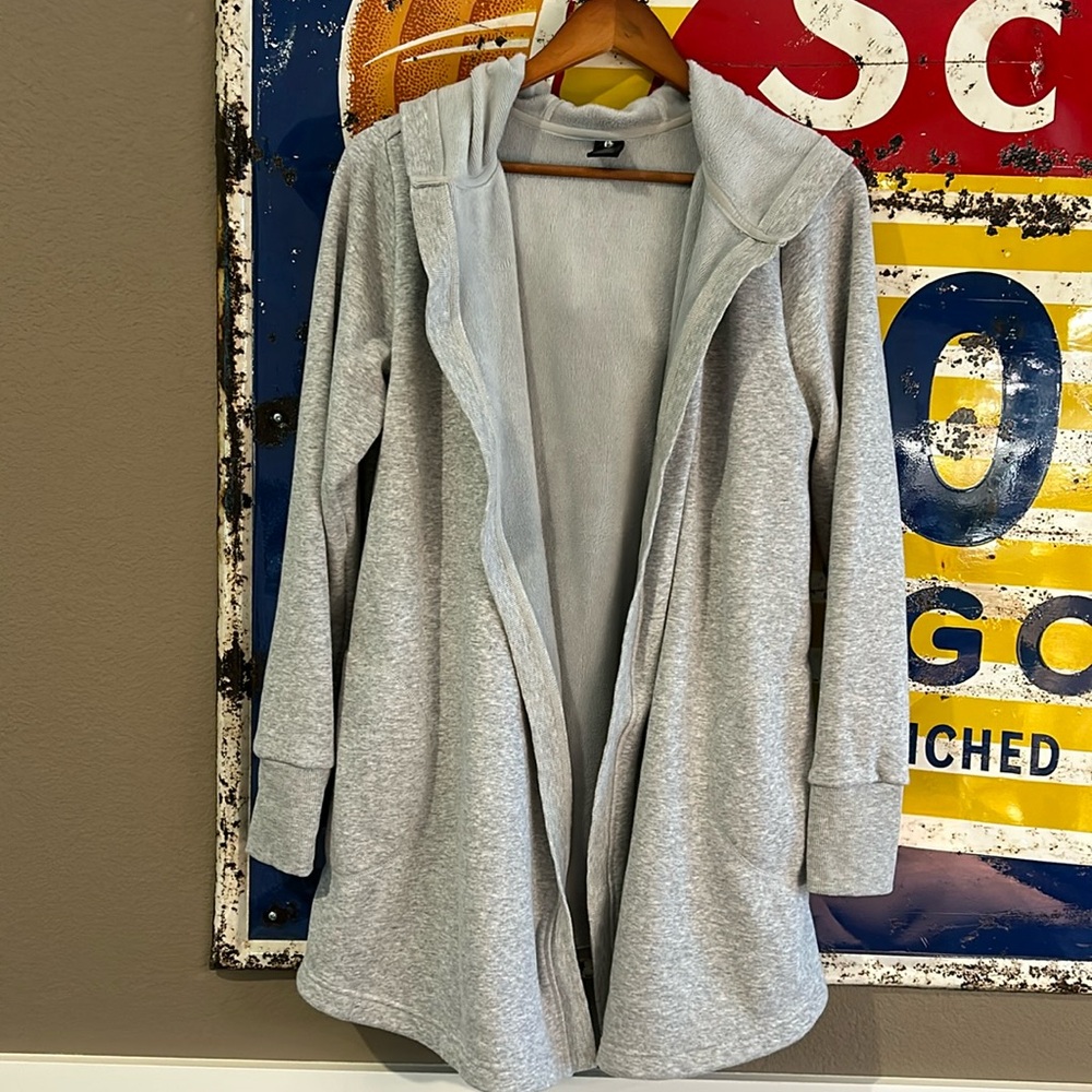 Super soft and oversized cardigan with pockets and hoodie